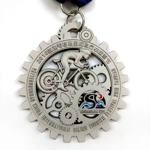 Médaille cycliste creuse personnalisée avec placage nickel mat