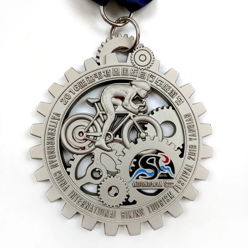 Médaille cycliste creuse personnalisée avec placage nickel mat