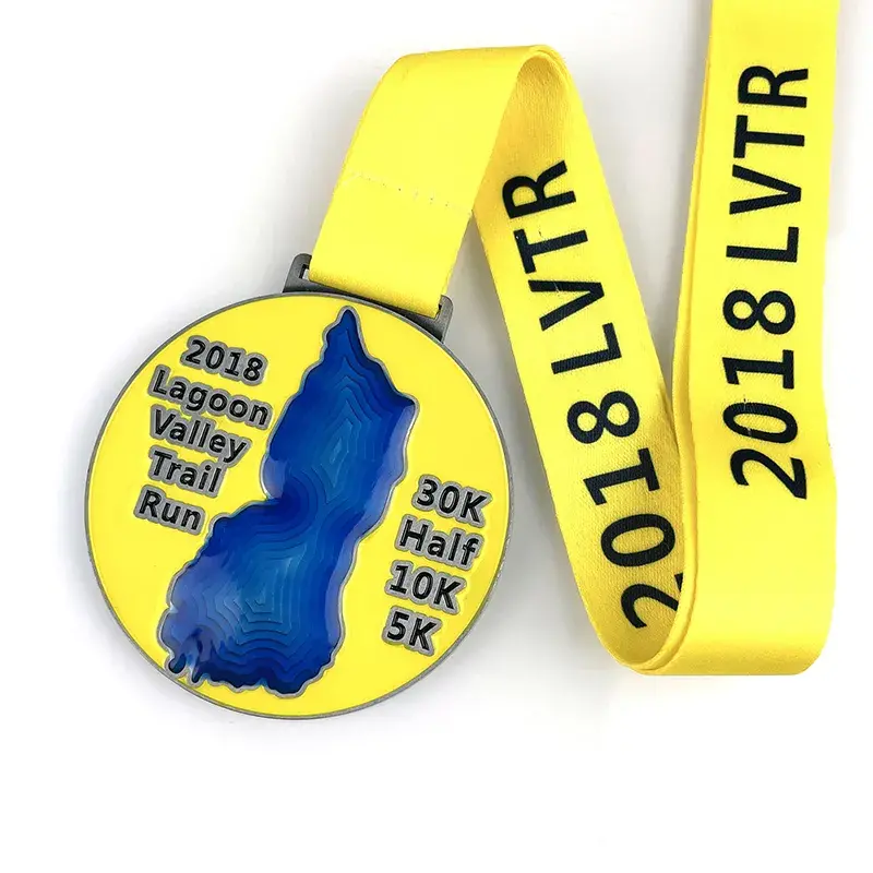 Médaille de la course de trail de la vallée en émail souple translucide
